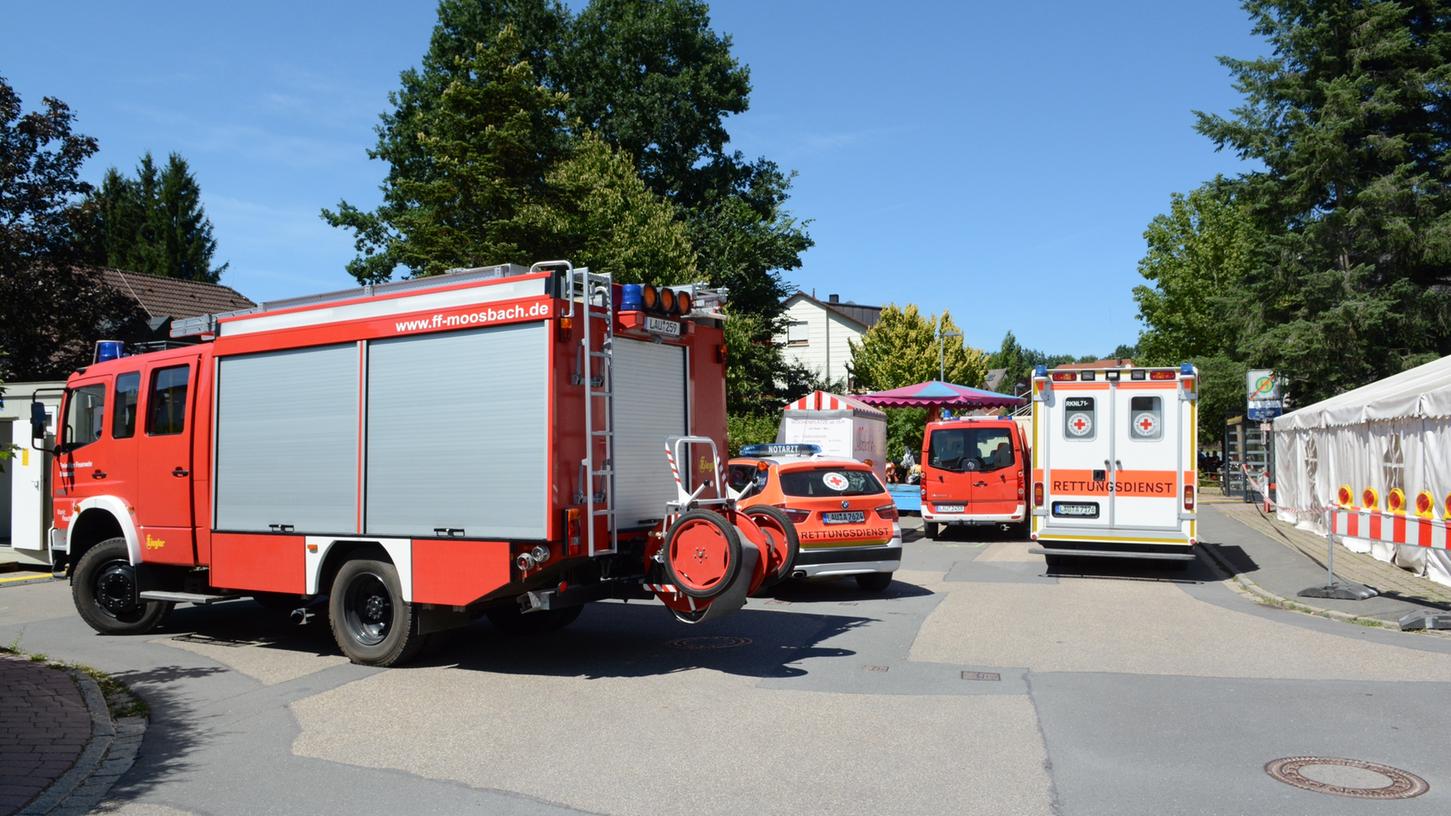 Am Sonntag kam es auf der Moosbacher Kärwa zu einem tödlichen Unglück. Am Sonntag kam es auf der Moosbacher Kärwa zu einem tödlichen Unglück.