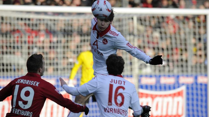 Dass Nürnbergs beste Fußballer - hier repräsentiert durch Philipp Wollscheid - im Januar 2011 einen Zähler aus dem Dreisamstadion nach Hause nehmen, haben sie einer Energieleistung...