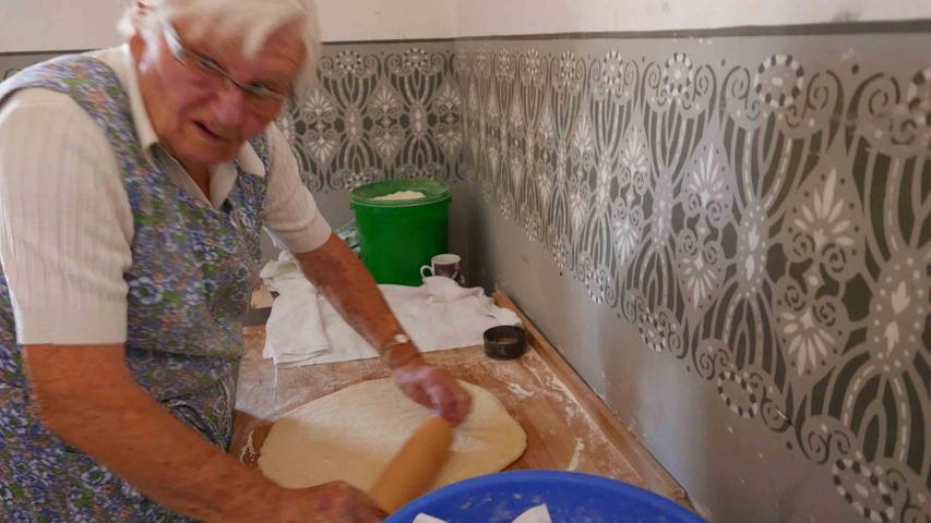 Nach Großmutters Rezepturen wurde gebacken….