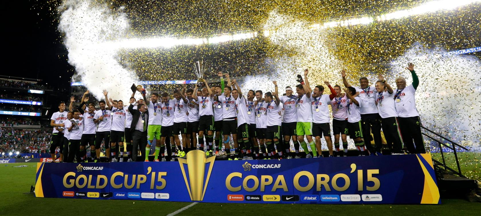 Der siebte Streich: Ausgelassen feierten die Mexikaner nach dem verdienten Finalsieg gegen Jamaika.