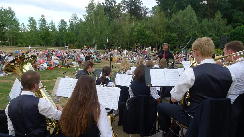 Open Air im Rother Stadtgarten mit Picknick auf der Wiese