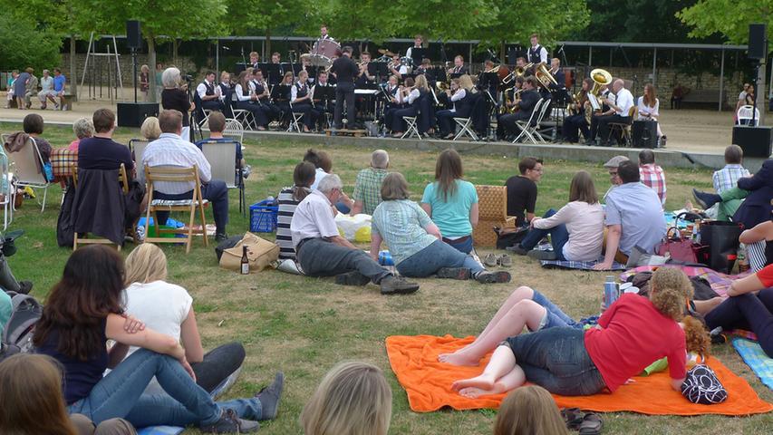 Open Air im Rother Stadtgarten mit Picknick auf der Wiese