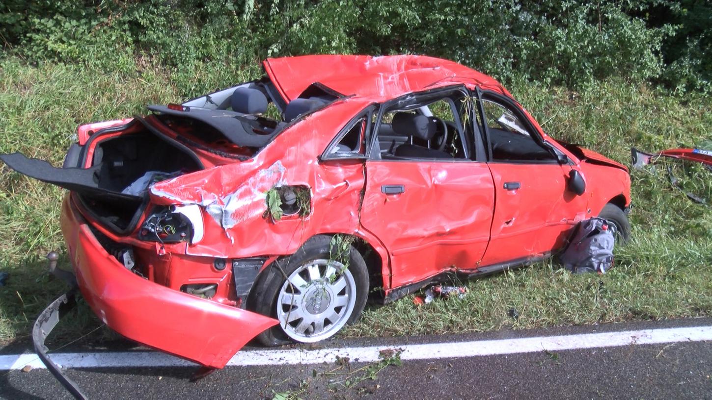 Bei einem schweren Unfall im Landkreis Bamberg ist ein 27-Jähriger ums Leben gekommen.