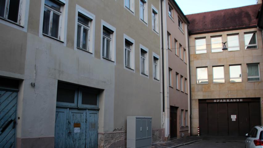 Die Rückseite des "Quartiers an der Stadtmauer" in der Hellerstraße. Links daneben Häuser, in denen historische Funde gemacht wurden.