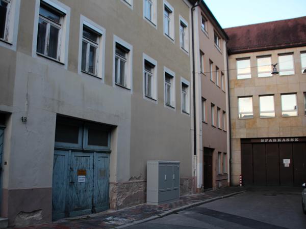 Die Rückseite des "Quartiers an der Stadtmauer" in der Hellerstraße. Links daneben Häuser, in denen historische Funde gemacht wurden