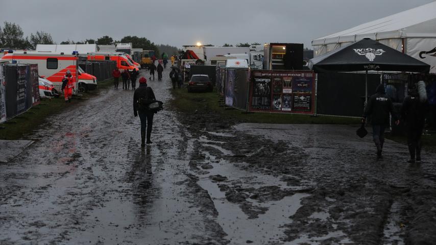 Wacken säuft ab: Metal-Fans unbeeindruckt von Regenflut