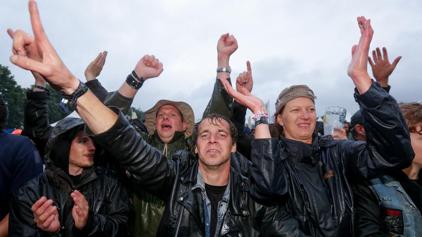Wacken säuft ab: Metal-Fans unbeeindruckt von Regenflut