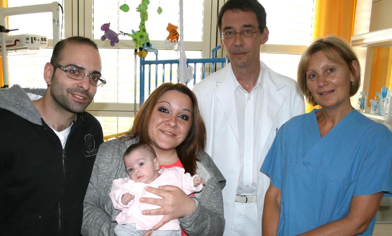 Francesca wiegt heute 3400 Gramm und darf mit Mama Alessia Carmen und Papa Michele Iorio die Klinik verlassen.