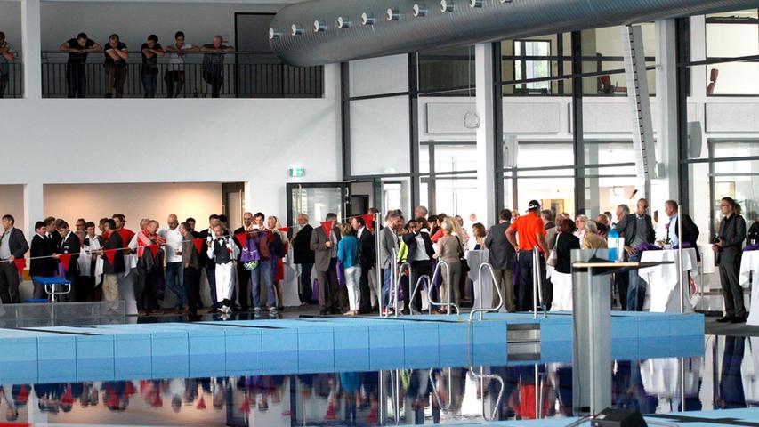 Nürnbergs Schwimmtempel im Süden: Ein Blick ins Langwasserbad