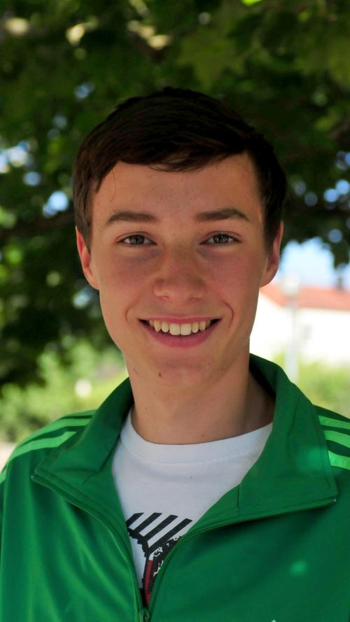 Max (17): "Erst muss ich drei Wochen lang eine Seminararbeit über Fließgewässer schreiben, dann bin ich eine Woche mit den Kumpels am Gardasee. Ohne Eltern. Und dann arbeite ich in den letzten zwei Wochen, um meinem Motorradführerschein zu finanzieren."