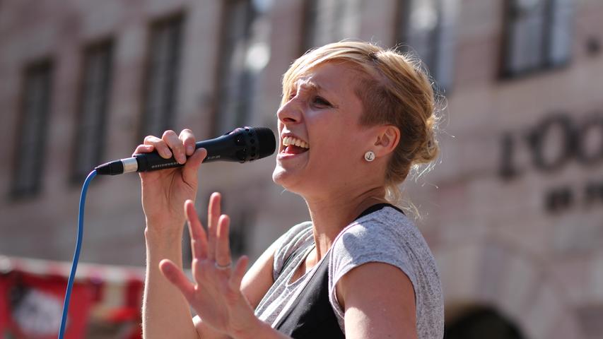 Das Bardentreffen findet auch 2015 nicht nur auf den großen Bühnen statt: Die zahlreichen Straßenmusiker gehören ebenso dazu. So wie Alice Ruff.