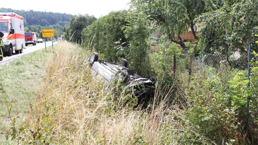 Auf höhe Bruckberg verlor der 28-jährige Fahrer laut Polizei...