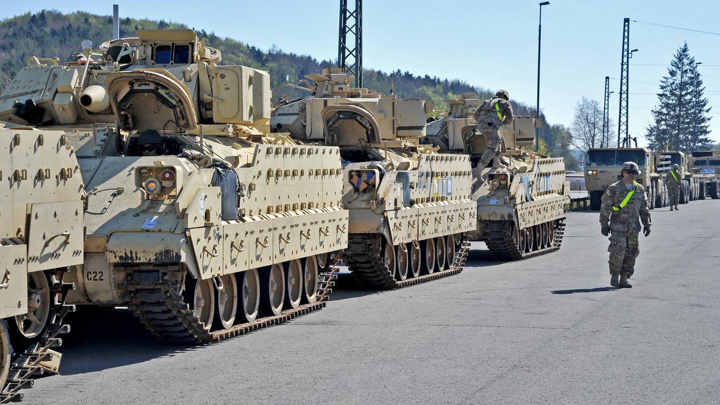 Im Bereich Logistik für die Truppe - hier Panzer beim Verladen - können Praktikanten zum Einsatz kommen.