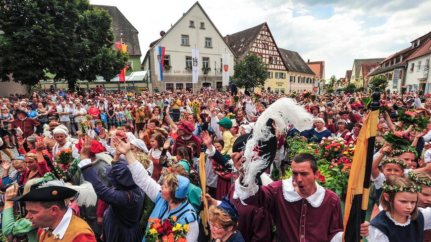 Ein lautstarkes "Hoch" auf die Pfalzgräfin: Das historische Festspiel 2015