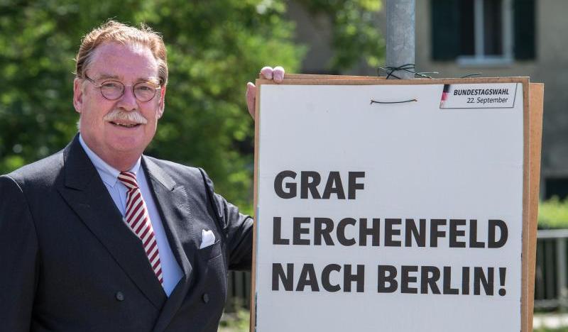 Der studierte Agrarwissenschaftler Philipp Graf von und zu Lerchenfeld strich  neben den Einkünften aus seiner Abgeordnetentätigkeit bis zum Juli 2015 mindestens 1,148 Millionen Euro zusätzlich ein.
