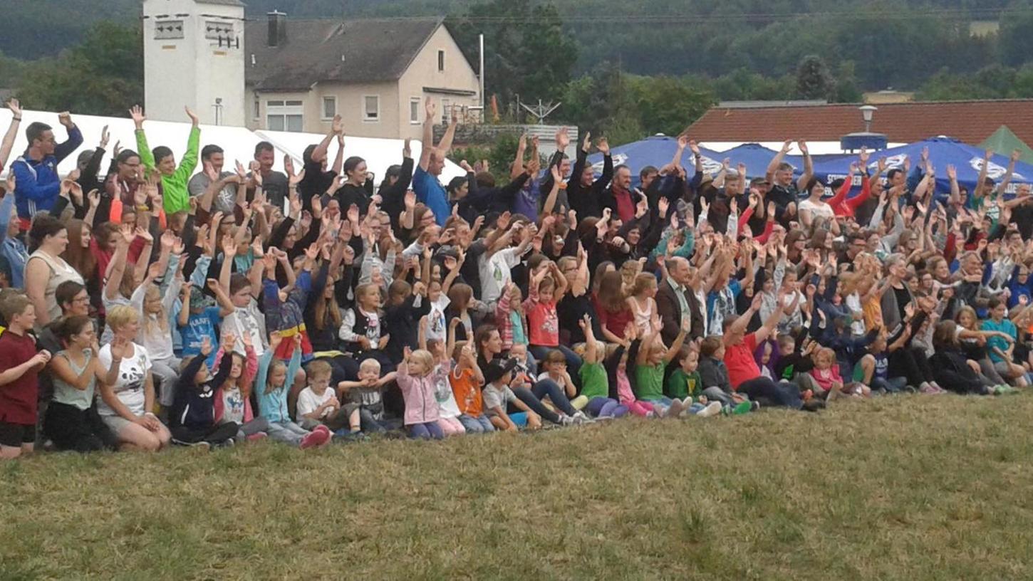 Junge Trachtler beim Gaujugendzeltlager in Sindlbach 