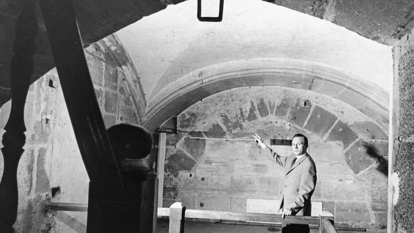Hingegen verdanken die Nürnberger sogar noch dem Mittelalter einen Unterschlupf in dieser Zeit: die Räume finden sich im Spittlertorturm, der wie einst wieder als Hochbunker dienen soll. Hier geht es zum Artikel vom 7. August 1965: Wohin, wenn die Sirenen heulen?.