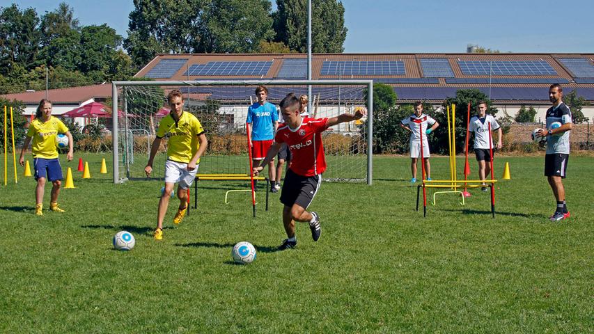 Kicken und Aufschlag üben: Feriencamp in Forchheim 