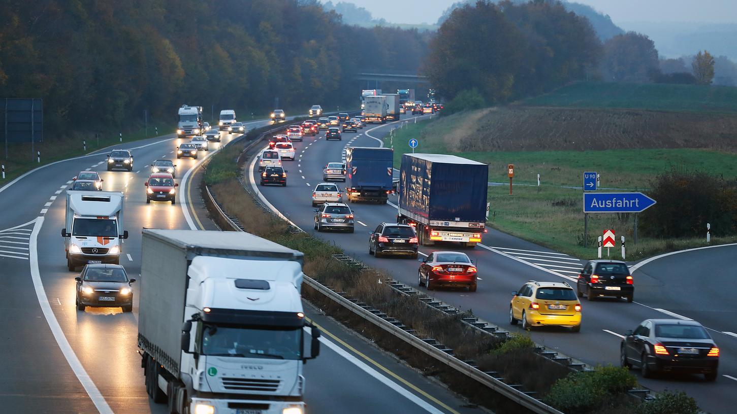 Auf der A3 bei Höchstadt könnte es bis Ende Februar zu Stauungen kommen, weil die Anschlussstelle Höchstadt-Nord gesperrt werden muss.
Auf der A3 bei Höchstadt könnte es bis Ende Februar zu Stauungen kommen, weil die Anschlussstelle Höchstadt-Nord gesperrt werden muss.
