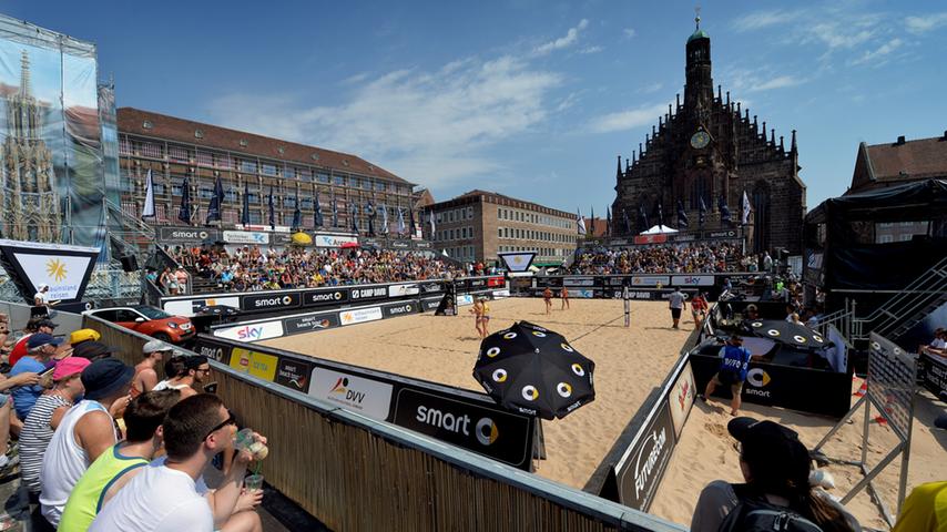 Schwitzen im Sand: Das Volleyball-Turnier 2015 am Hauptmarkt