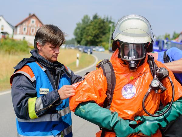 F-16 in Wald zerschellt: Militär schirmt Absturzstelle ab