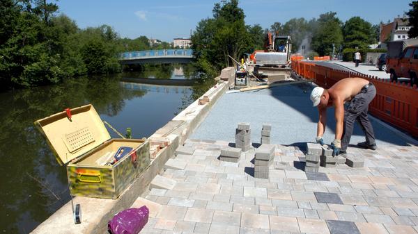 Plasterarbeiten auf der Uferpromenade.