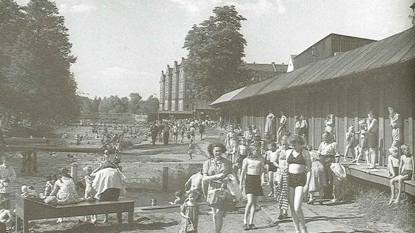 Blick auf das Freibad an der Rednitz 1950.