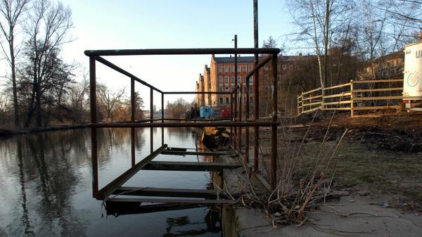 Die Arbeiten für die künftige Uferpromdenade an der Badstraße waren 2007 in vollem Gange. Für das Projekt am ehemaligen Flussbad mussten einige Bäume weichen.