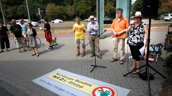 Die Nürnberger ÖDP und das Bündnis Nazistopp freuten sich über den Nicht-Besuch der Rechten. Die Nürnberger ÖDP und das Bündnis Nazistopp freuten sich über den Nicht-Besuch der Rechten.