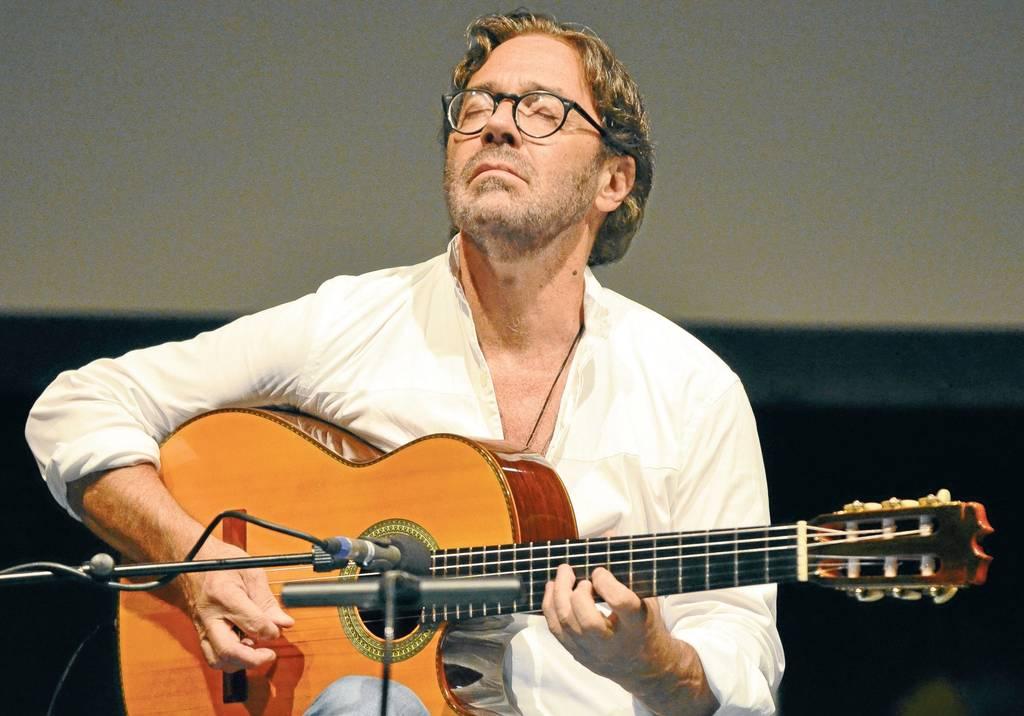 Al Di Meola begeistert und irritiert in Hersbruck