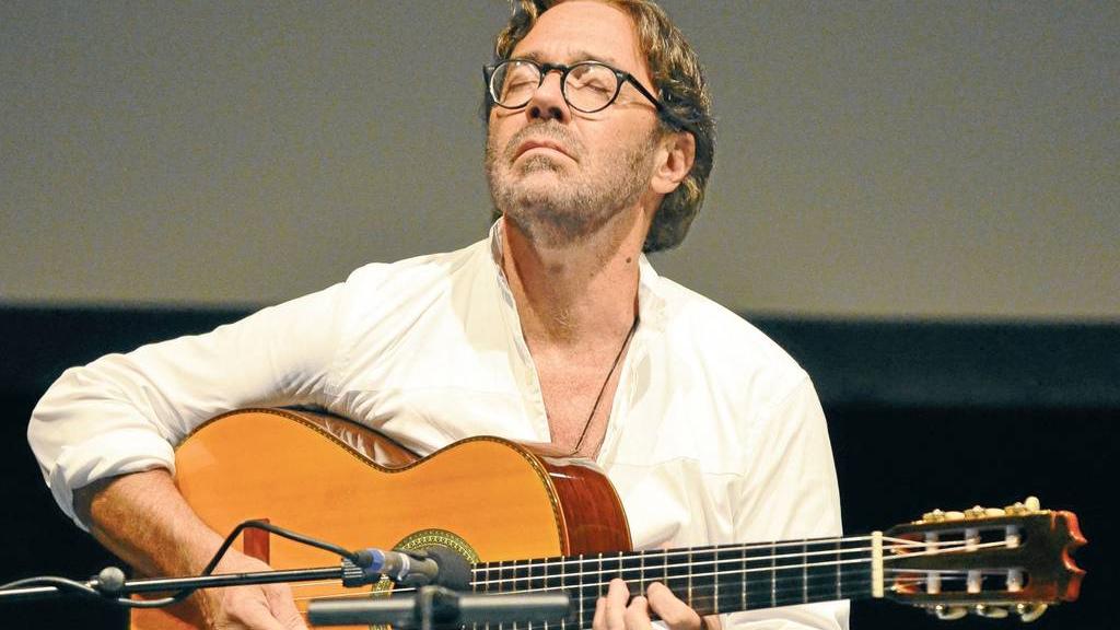 Al Di Meola begeistert und irritiert in Hersbruck