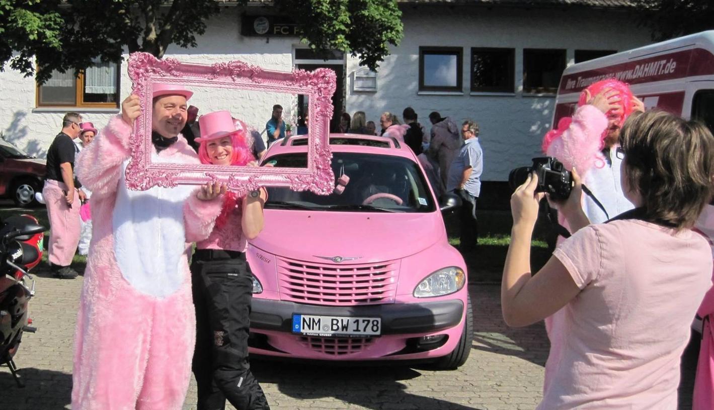 Landkreis Neumarkt: Pinke Party mit Autokorso