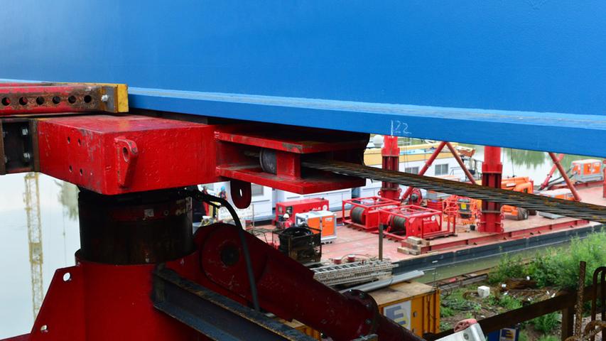 880 Tonnen Stahl in Bewegung: Brückenspektakel in Erlangen