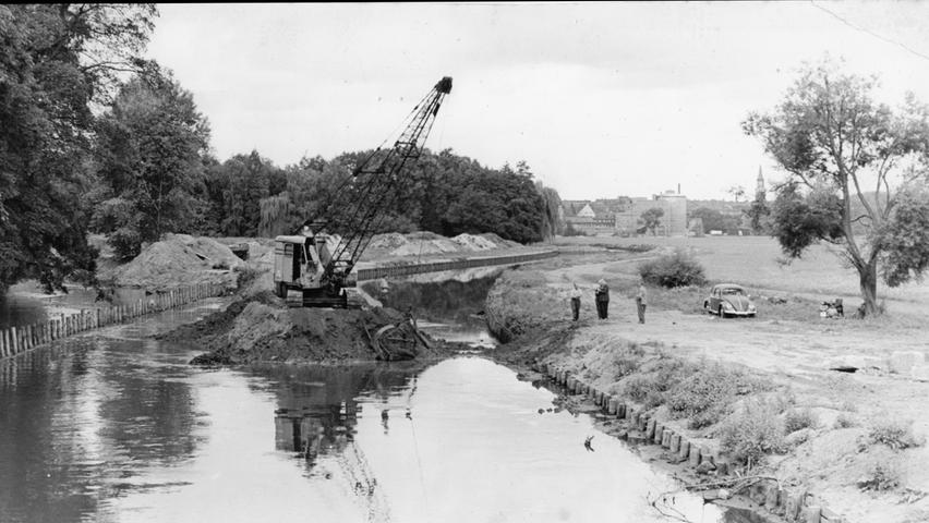 Östlich des Engelhardtstegs fiel im August 1962 die letzte Sandbarriere, das neue Flussbett war nun vollkommen frei.