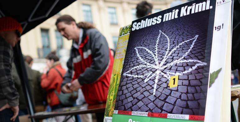 Die Organisatoren des geplanten Volksbegehrens für eine Freigabe von Haschisch in Bayern sind kurz vor dem Ziel. Zu diesem Zweck ist für den 11. September eine Demonstration in München geplant, bei der 3.000 Teilnehmer erhofft werden.