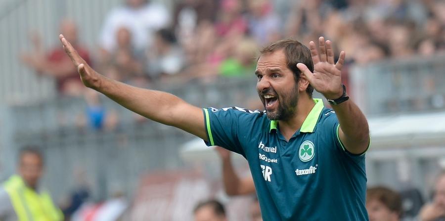 Volle Kraft voraus: Stefan Ruthenbeck und sein Team wollen auch gegen Frankfurt spektakulären Fußball bieten. Volle Kraft voraus: Stefan Ruthenbeck und sein Team wollen auch gegen Frankfurt spektakulären Fußball bieten.