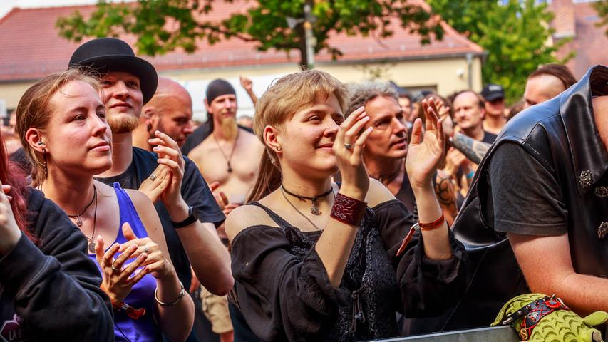 Mittelalterflair und düstere Sounds beim Schlosshof-Festival
