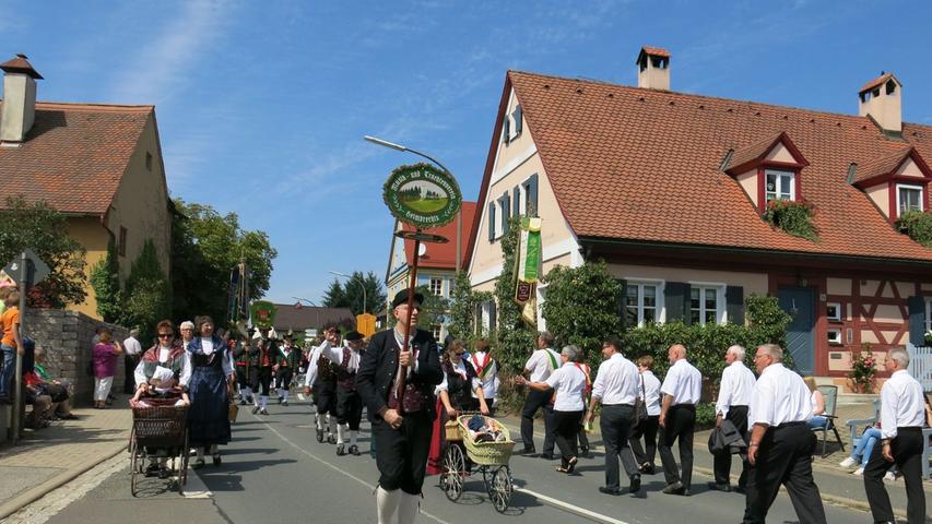 Trachten und Traktoren: Igensdorf feiert mit großem Festzug