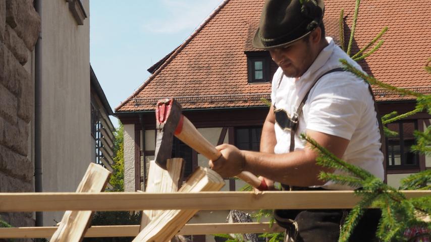 Trachten, Kutschen und Trecker: Kirchweihumzug in Weißenburg