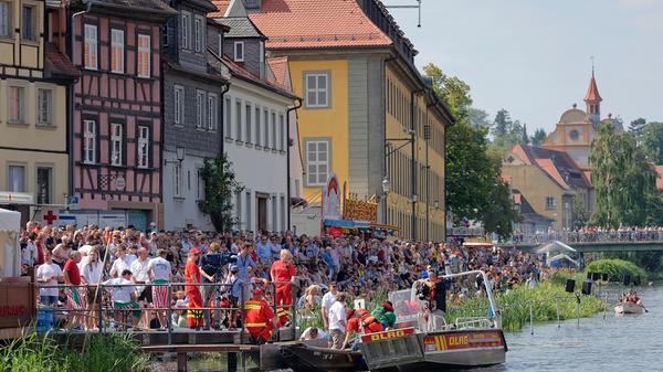 Eine Durchführung sei "eigentlich ausgeschlossen", sagte Horst Feulner, Geschäftsführer der Sandkerwa Veranstaltungs GmbH. Die endgültige Entscheidung trifft der Stadtrat in einer Sitzung am 19. Mai. Geplant war das Event für 2021 vom 19. bis 23. August.