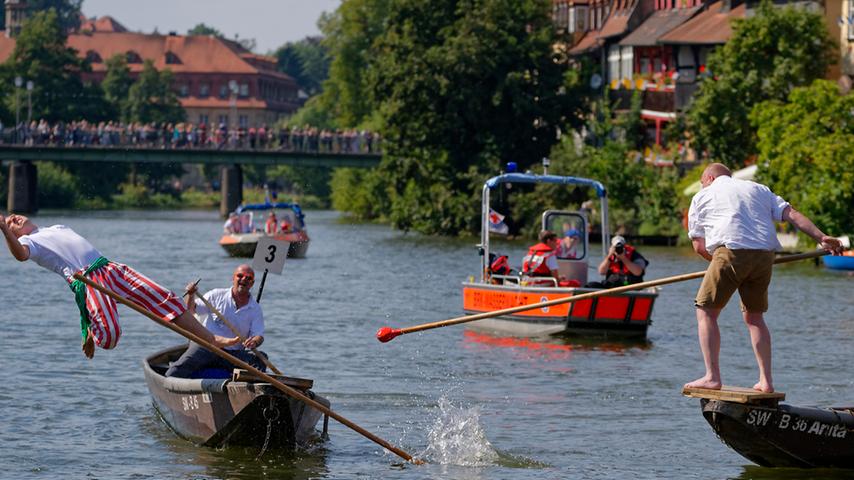 Bamberger Sandkerwa: Fischerstechen auf der Regnitz