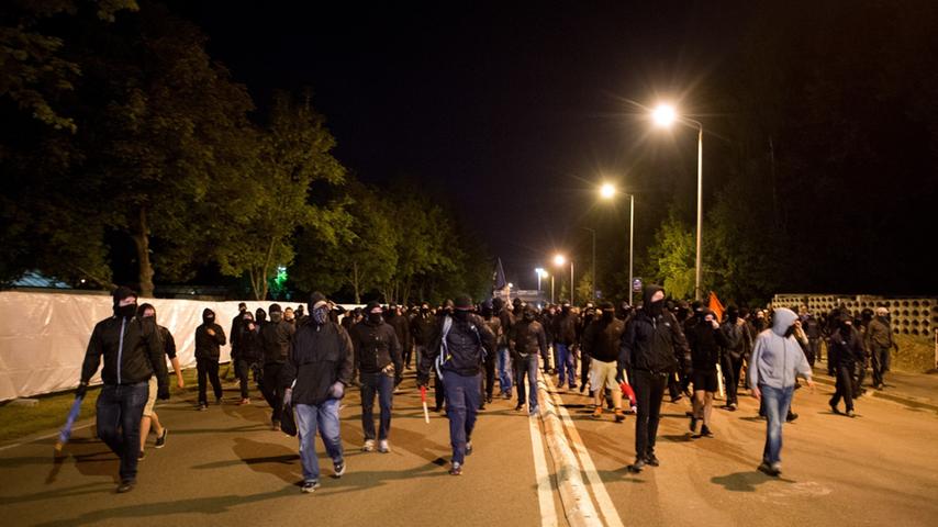 Ausschreitungen vor Flüchtlingsheim: Angespannte Lage in Heidenau