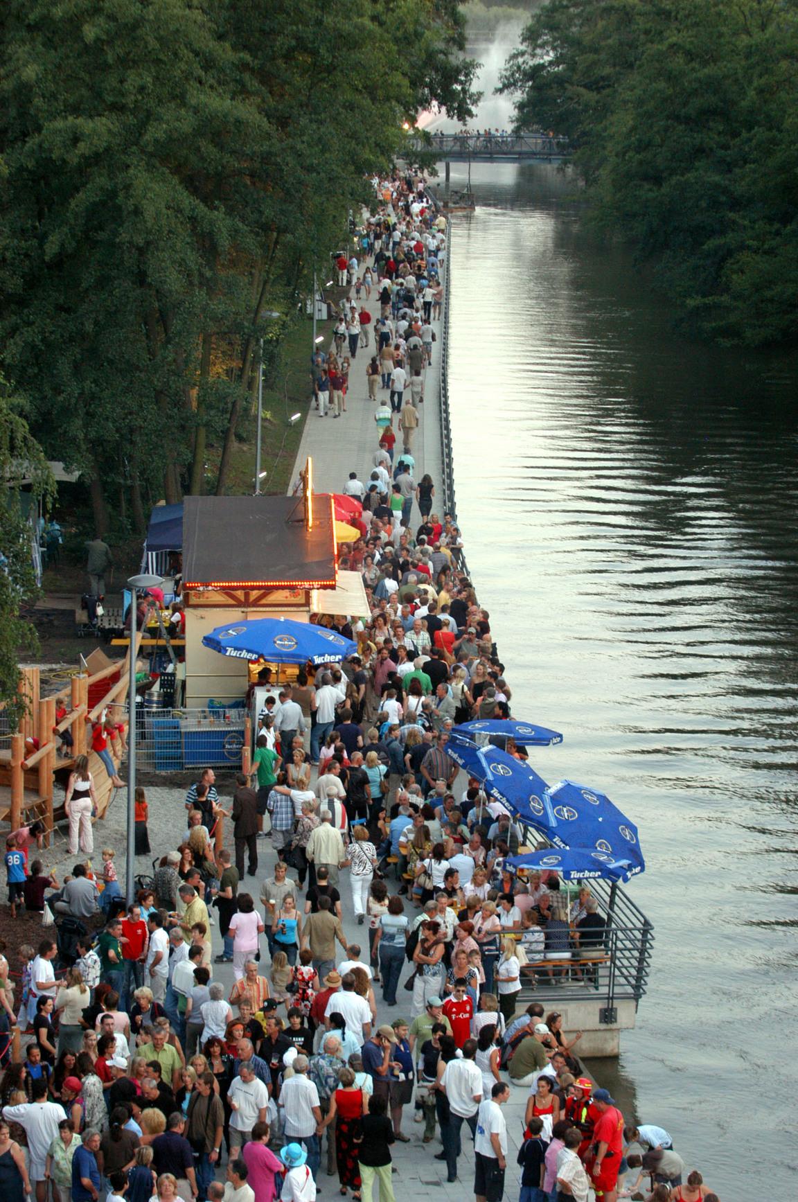 Mit einem Fest wurde die neue Uferpromenande 2007 eingeweiht.
