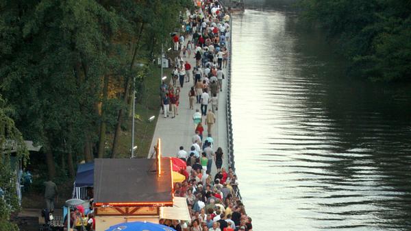Mit einem Fest wurde die neue Uferpromenande 2007 eingeweiht.