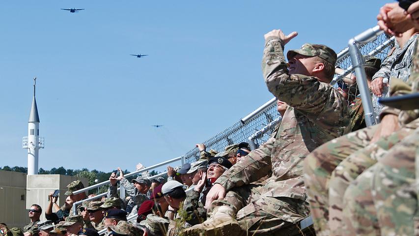 Nato-Großübung in Hohenfels: 1600 Soldaten schweben vom Himmel