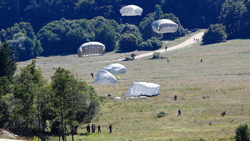 Nato-Großübung in Hohenfels: 1600 Soldaten schweben vom Himmel