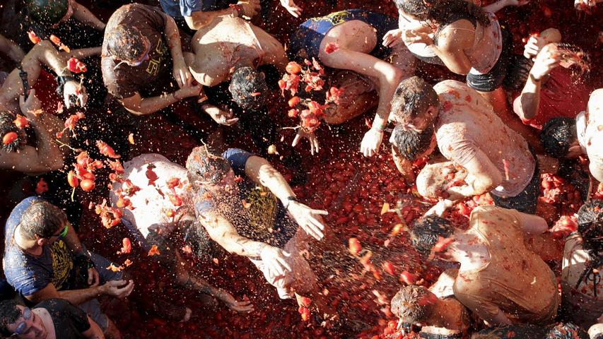 Orgie in Rot: Jubiläum für die Tomatenschlacht in Spanien