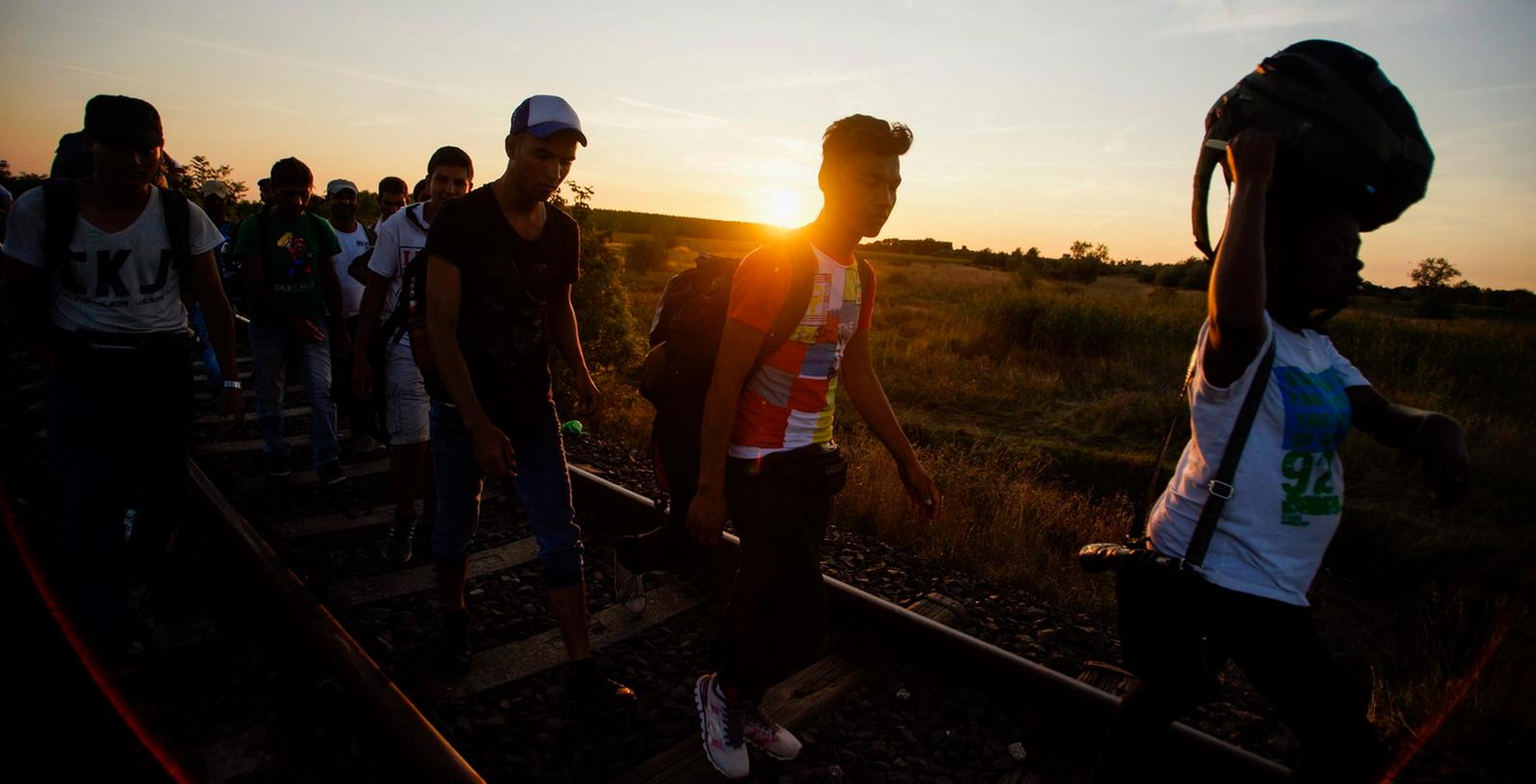 Flüchtlinge an der Grenze zweischen Ungarn und Serbien. Die Zahl der Asylbewerber aus dem Westbalkan ist in den letzten Wochen drastisch gesunken.