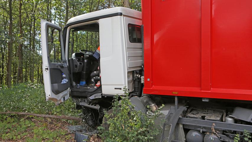 Tödlicher Zusammenstoß: Pkw kollidiert mit Lastwagen