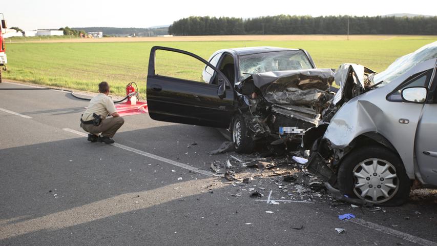 Nach Kollision: Corsa-Fahrer lebensgefährlich verletzt